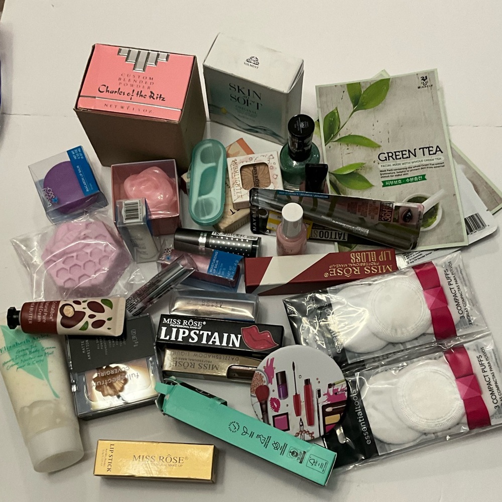 Assortment Makeup Bundle - image 1